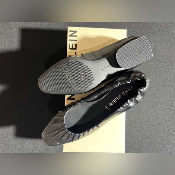 Anne Klein black flats! - Picture 2 of 4